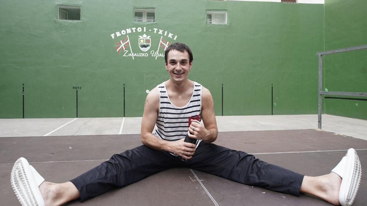 Jon Alkain, justo después de la sesión de baile realizada este martes en el Frontoi Txiki de Zarautz.