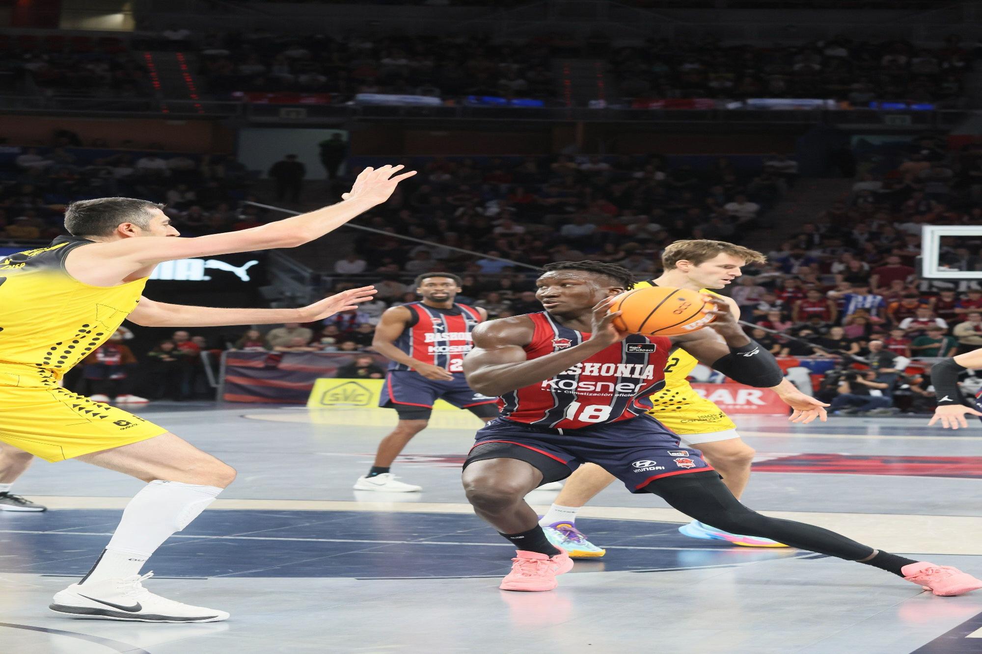 Todas las imágenes del Baskonia - La Laguna Tenerife (89-79)