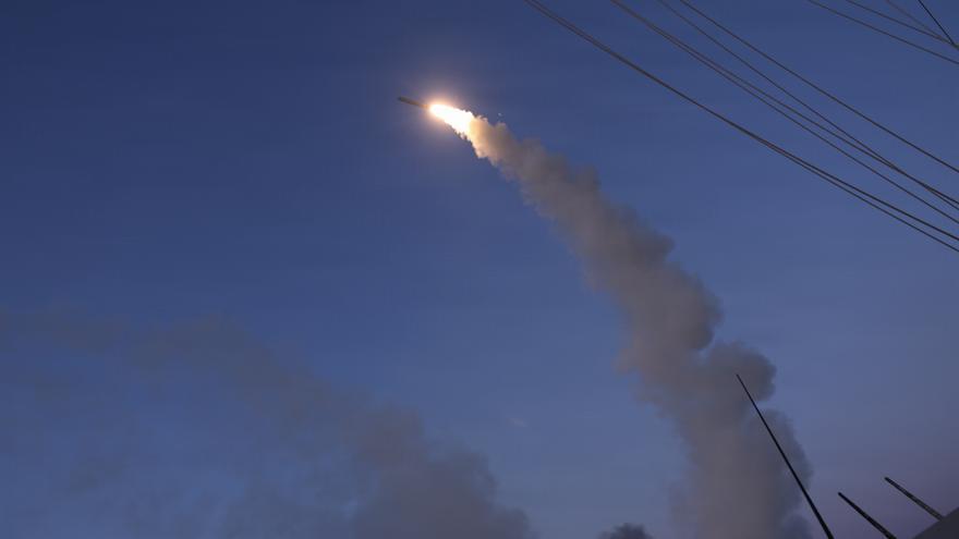 Estados Unidos ataca posiciones iraníes en "defensa propia" pese al alto el fuego vigente