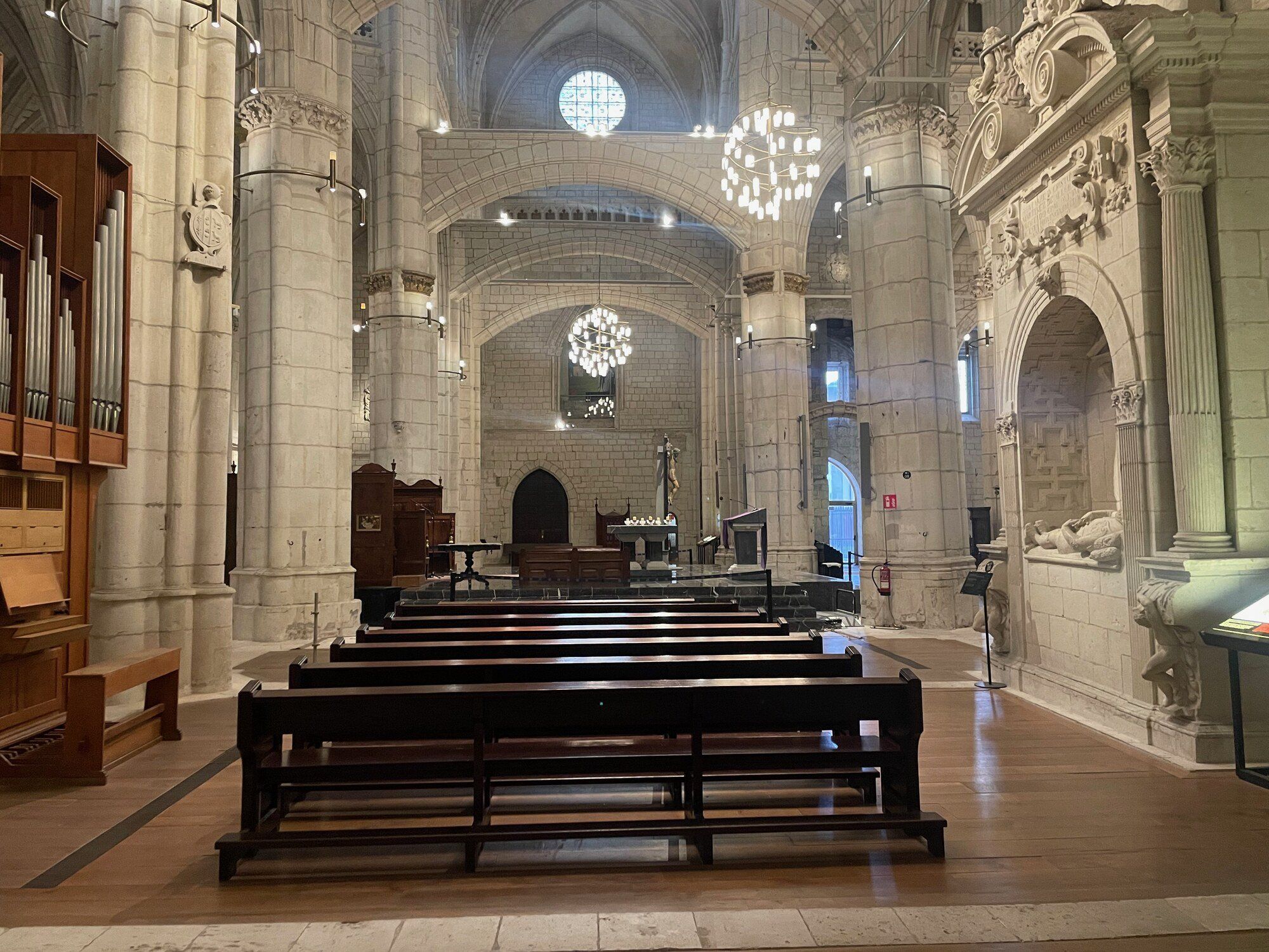 En imágenes: Así es la Catedral Santa María 30 años después de su cierre