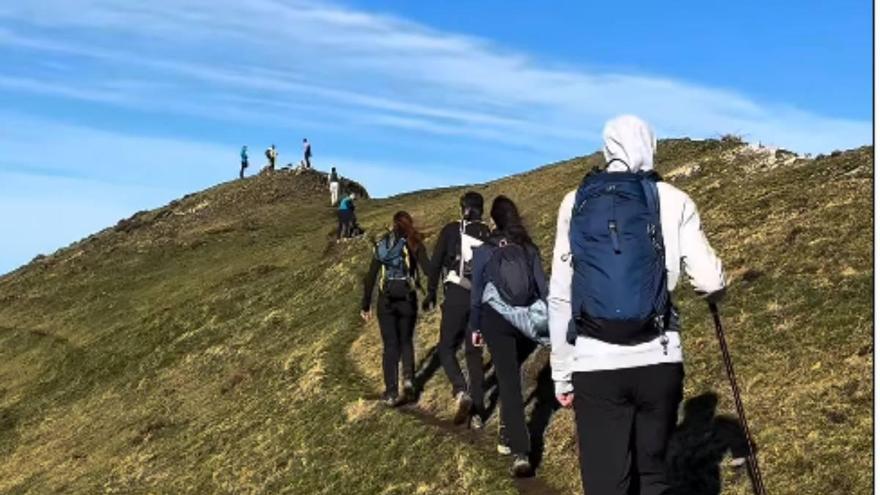 Los jóvenes cambian la fiesta por rutas y naturaleza en Euskal Herria