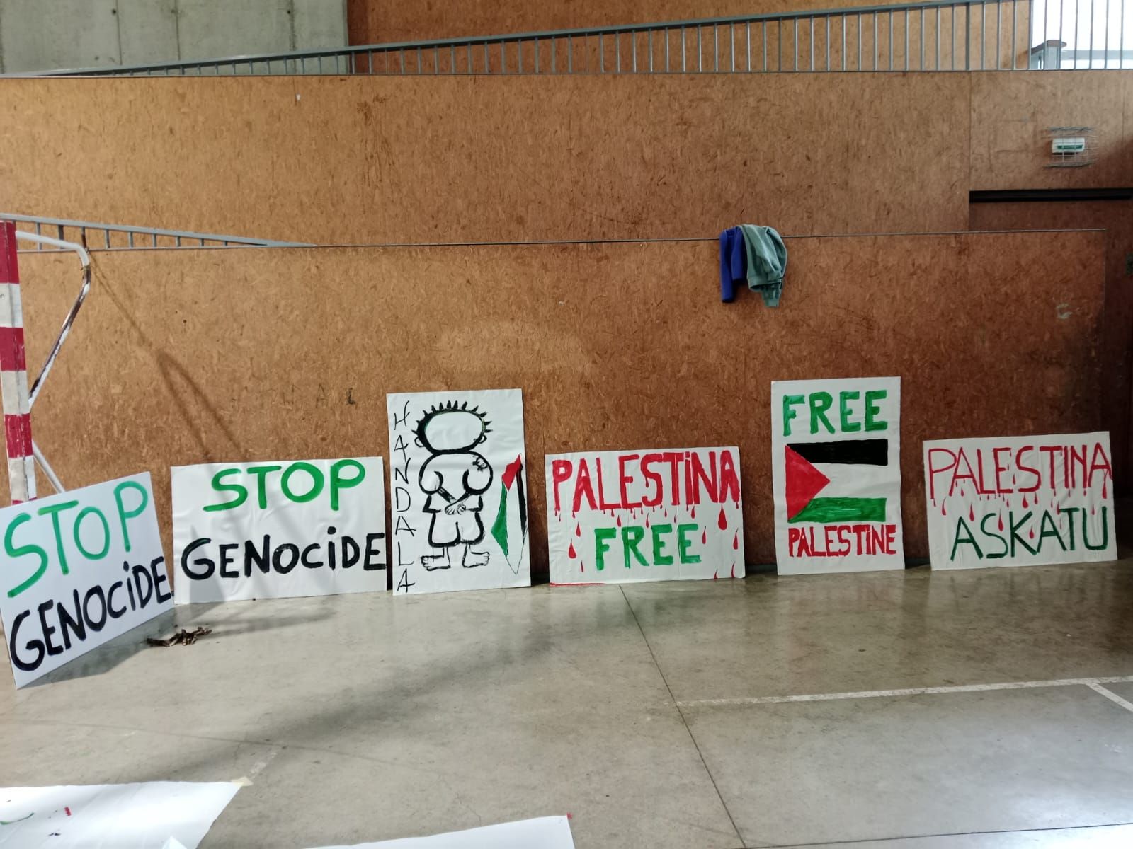 La Vuelta: el Valle de Roncal protesta contra el genocidio de Gaza