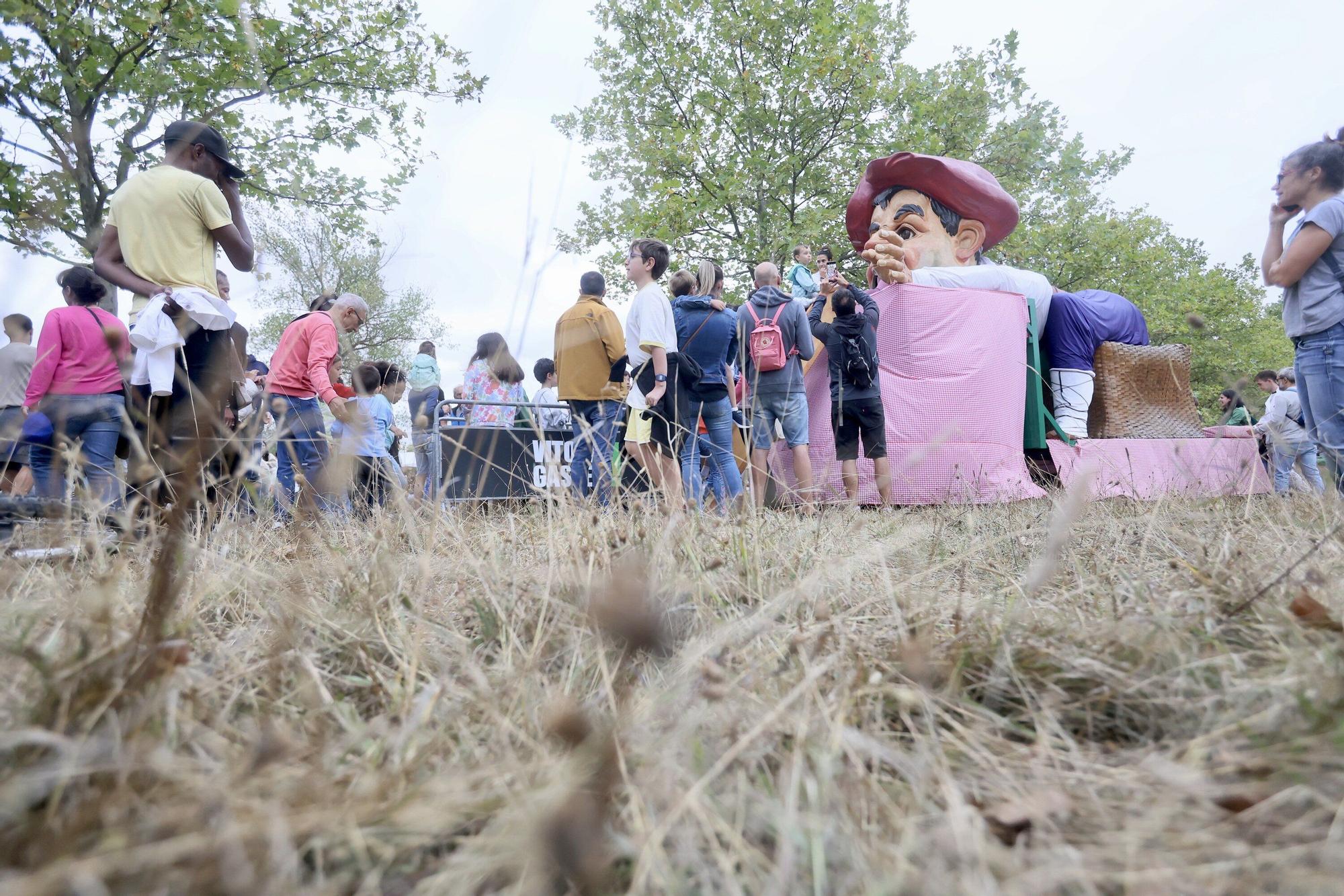 En imágenes: Las campas de Olarizu se llenan de fiesta