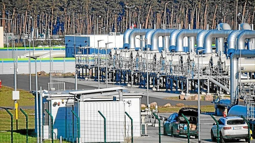 Bruselas quiere dejar la dependencia energética de Rusia para 2027