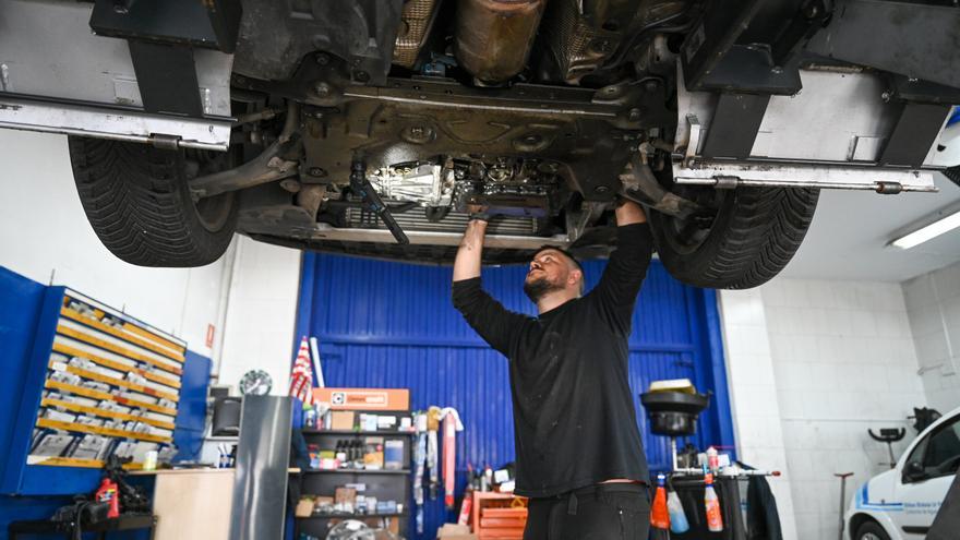 Los talleres de Bizkaia trabajan a destajo por las vacaciones de Semana Santa