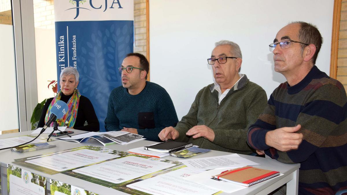 Nekane San Román, Joseba Arregui, Patxi Goikoetxea y Javier Casteig en la presentación de la campaña.