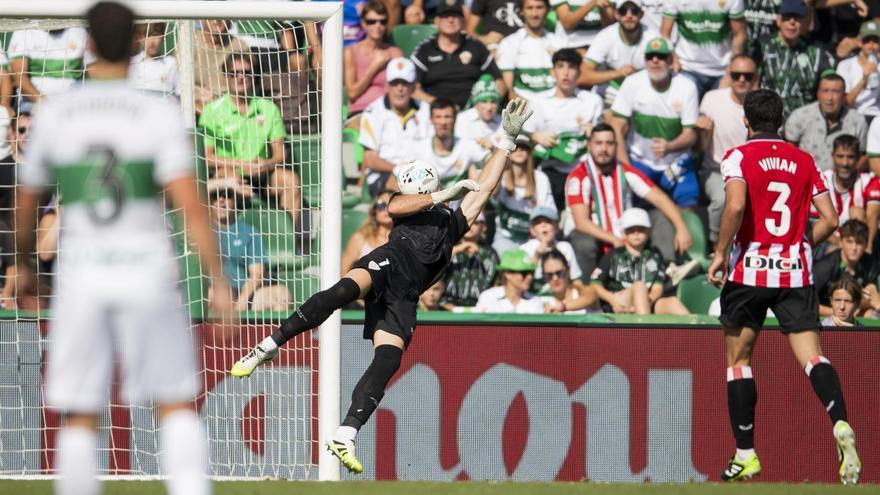 Unai Simón le da la razón al árbitro