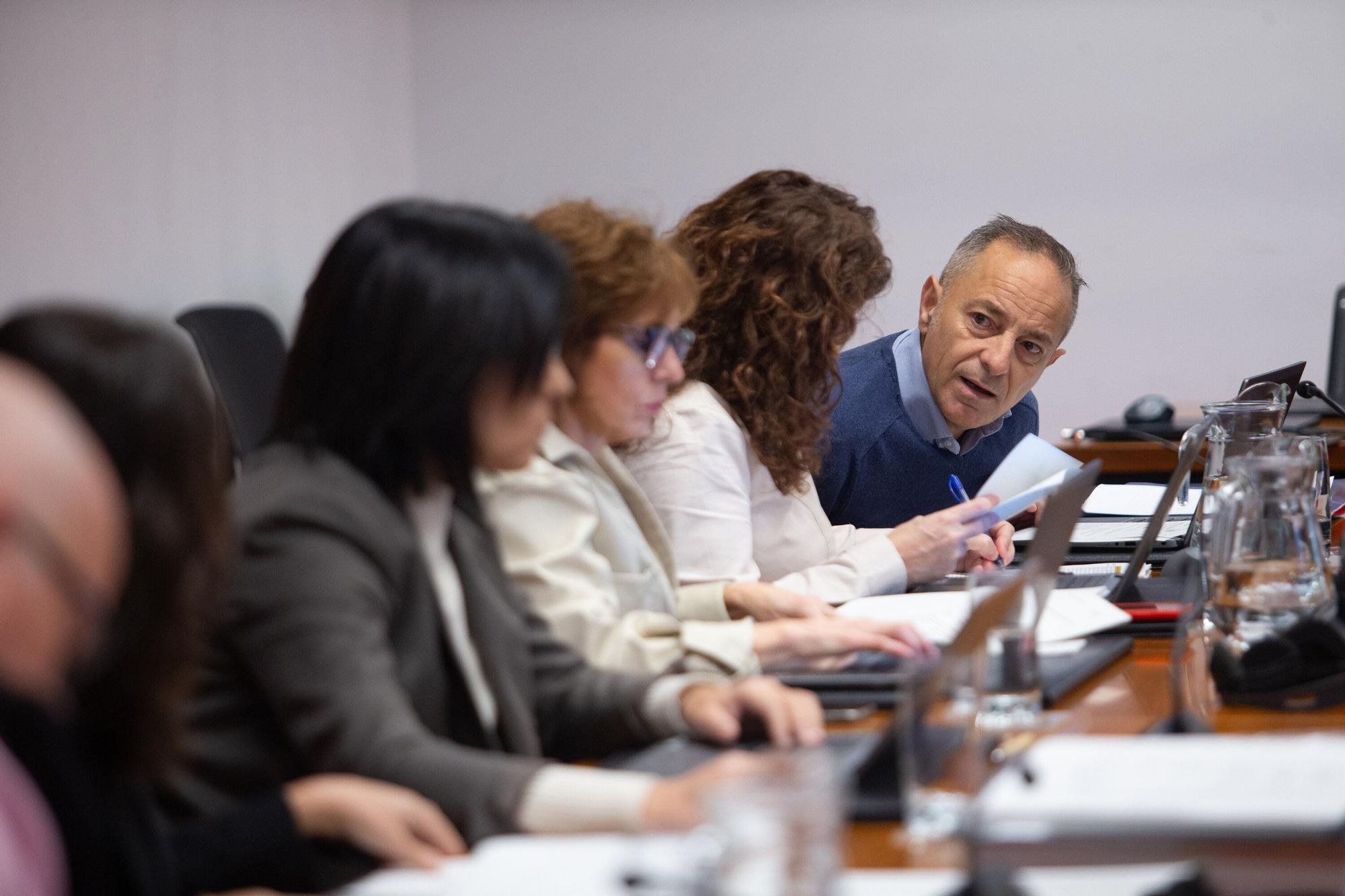 Fotos de la comisión de Economía y Hacienda