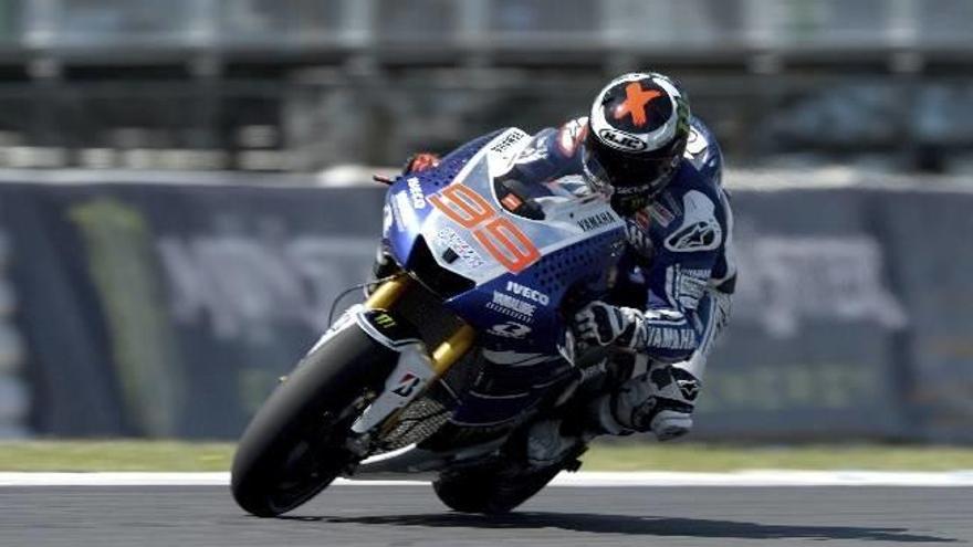 Lorenzo, Espargaró y Salom dominan en Australia
