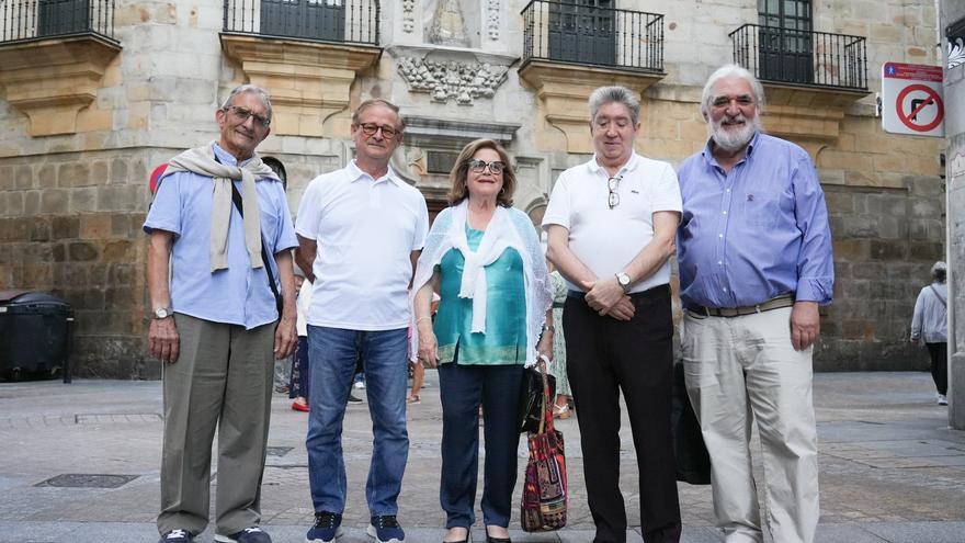 La Asociación Artística Vizcaína celebra la apertura del 35 ciclo anual de las Tertulias Poéticas de los Martes