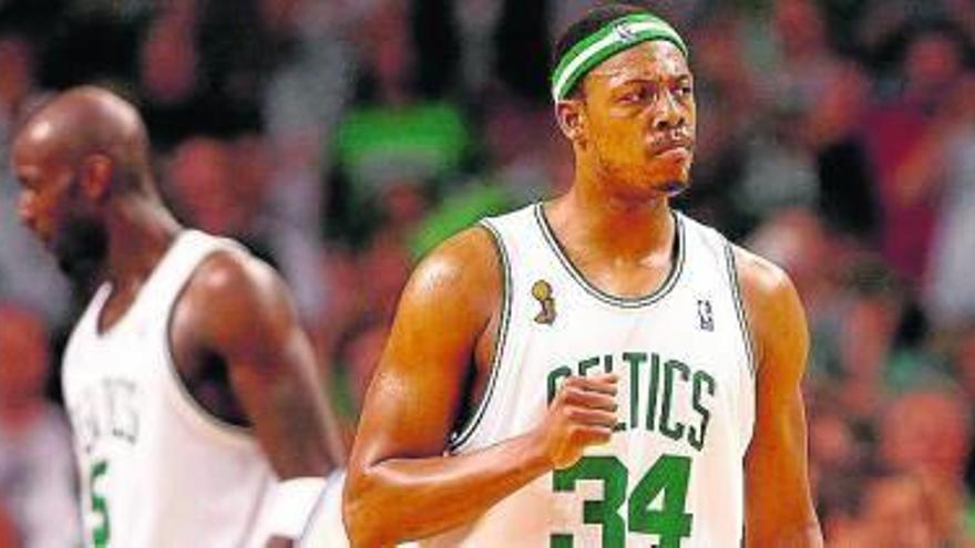 Paul Pierce supera a Bird