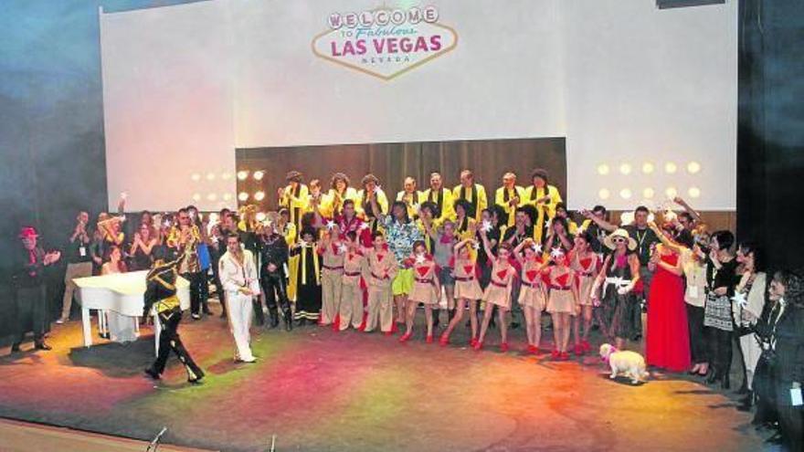 Participantes en el espectáculo musical &#039;El Rey de la ilusión&#039;.
