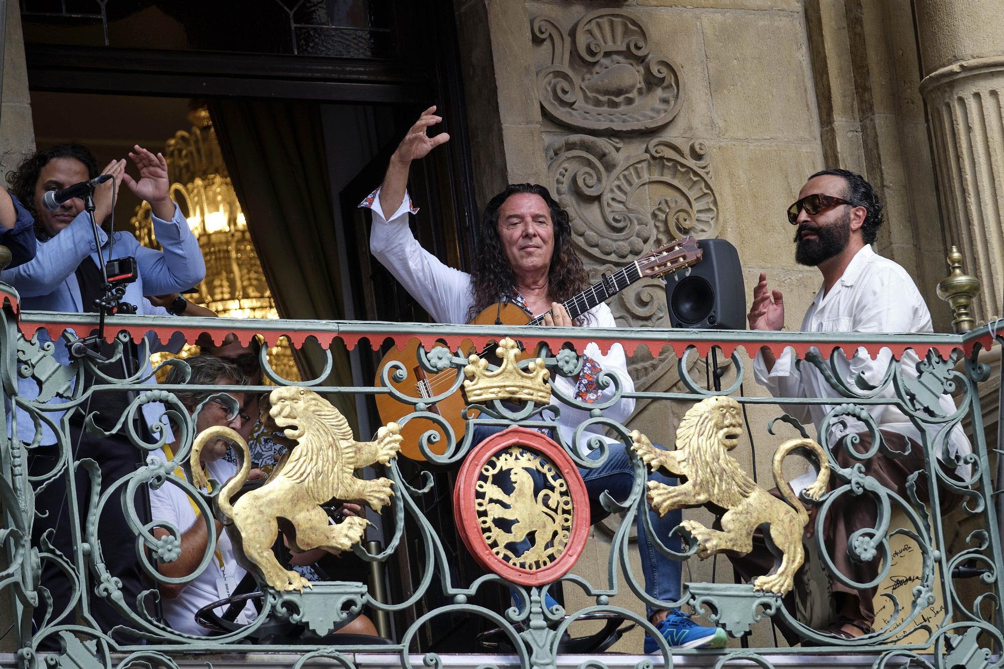 Tomatito, flamenco en el balcón del Ayuntamiento de Pamplona