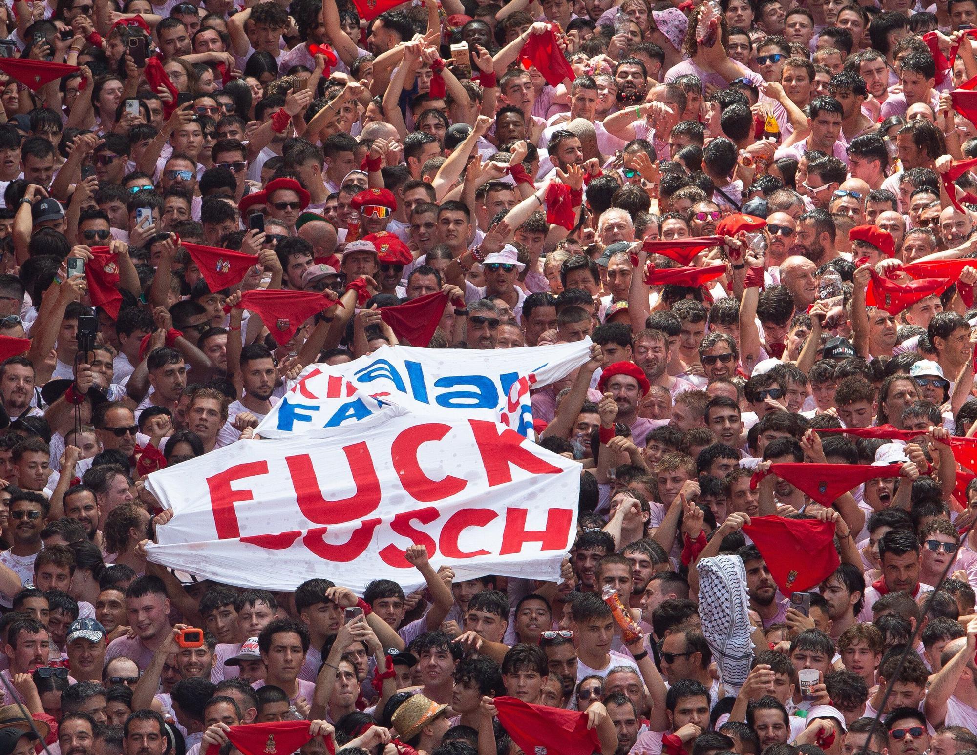 Fotos del  Chupinazo de San Fermín 2025 en Pamplona: ¡La fiesta más internacional se enciende con un grito solidario por Palestina!