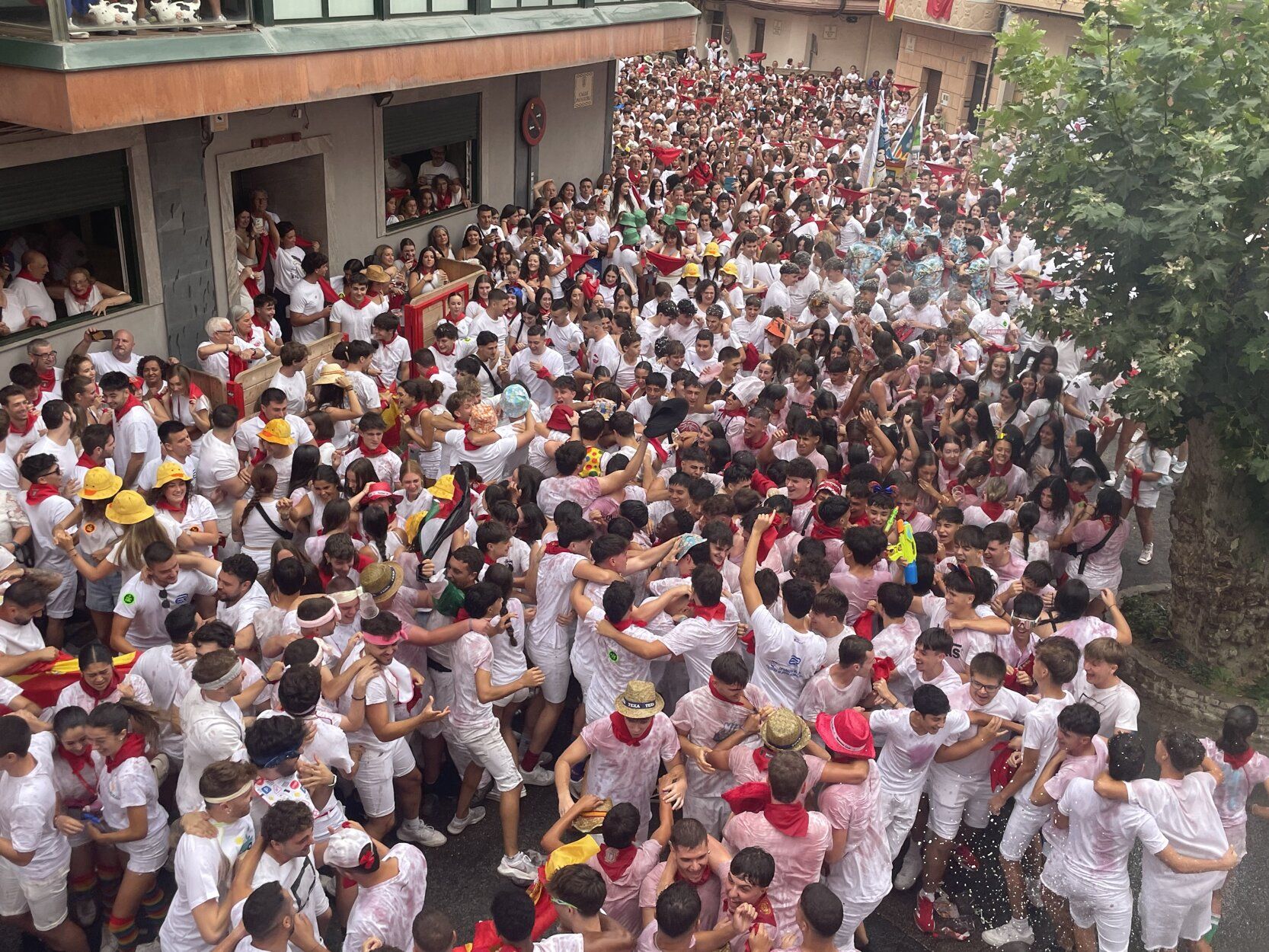 Fotos del chupinazo de fiestas de Azagra