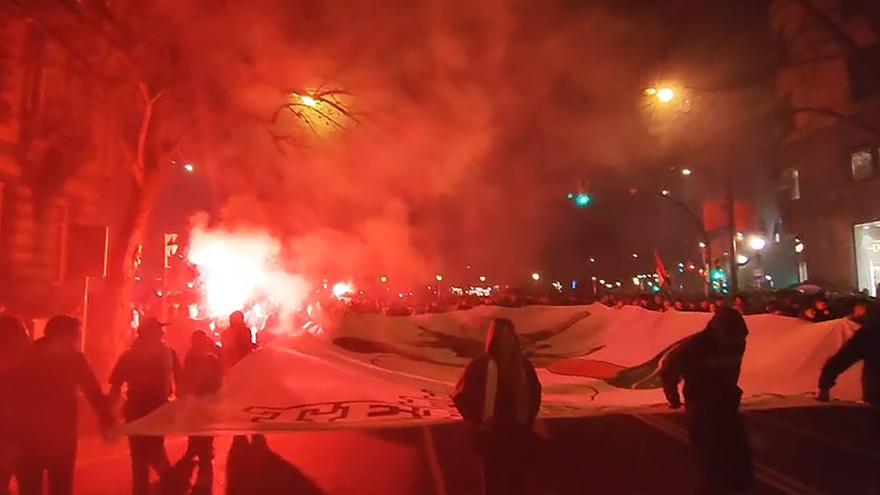 Directo, Euskal Selekzioa - Palestina | Primeros incidentes: varios contenedores quemados por una bengala