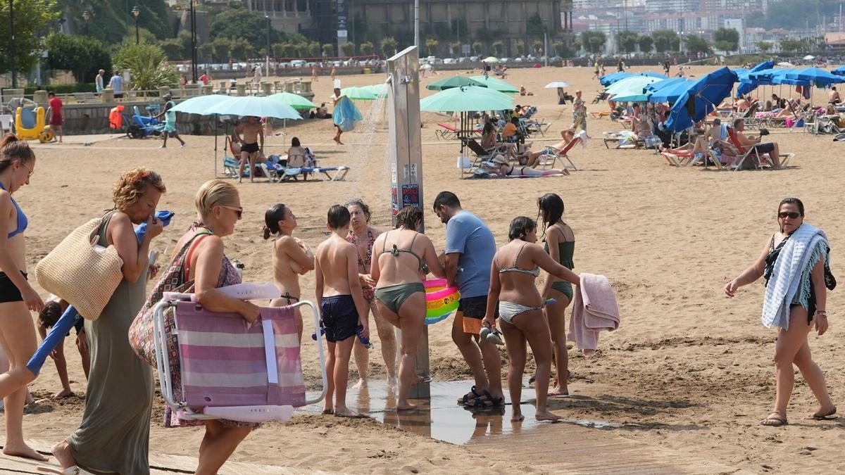 El calor será protagonista este fin de semana por lo que muchos bañistas se acercarán a las playas vizcainas