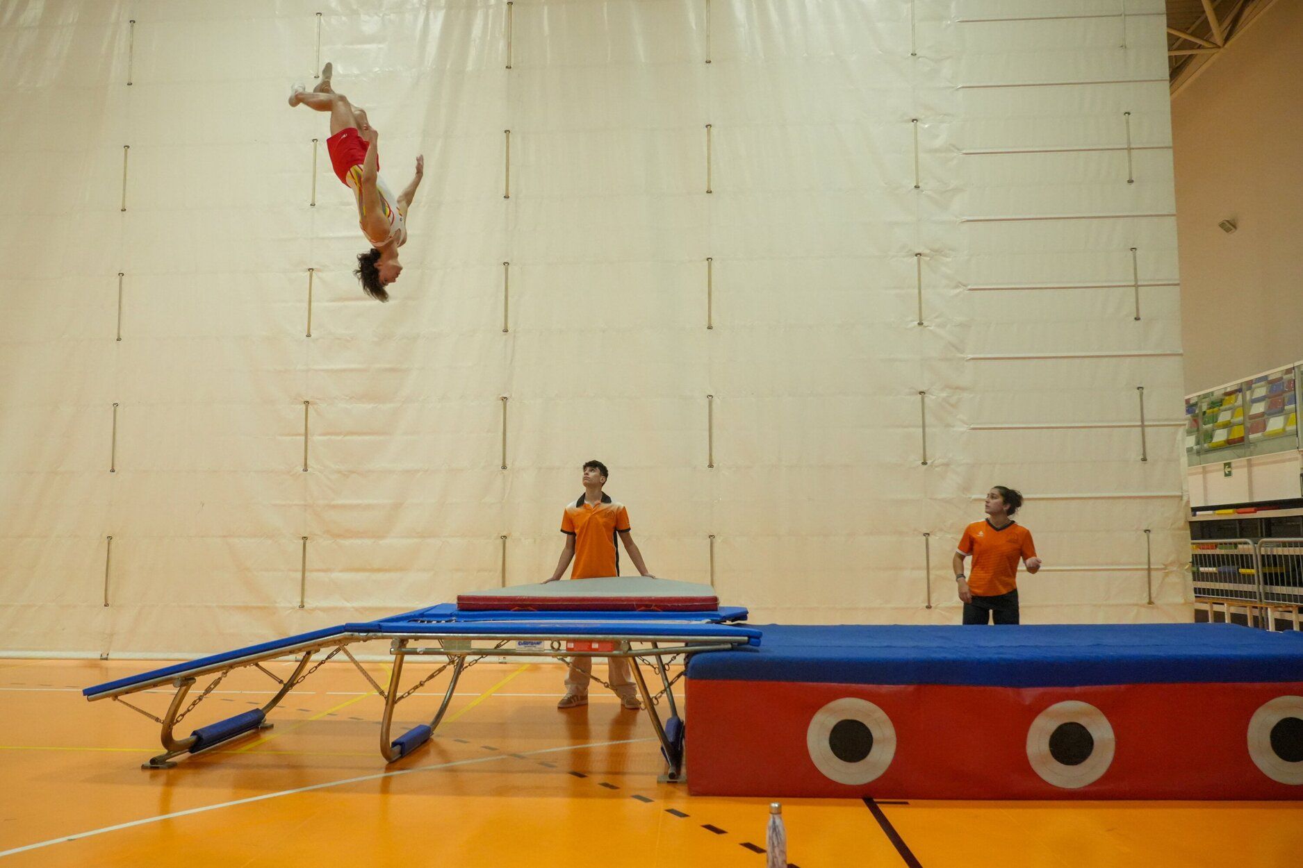 Oier Ponti buscará elevarse hasta lo más alto en el Navarra Arena.