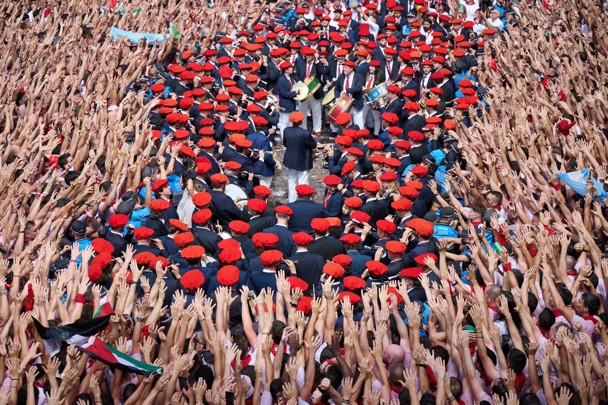 Fotos del  Chupinazo de San Fermín 2025 en Pamplona: ¡La fiesta más internacional se enciende con un grito solidario por Palestina!