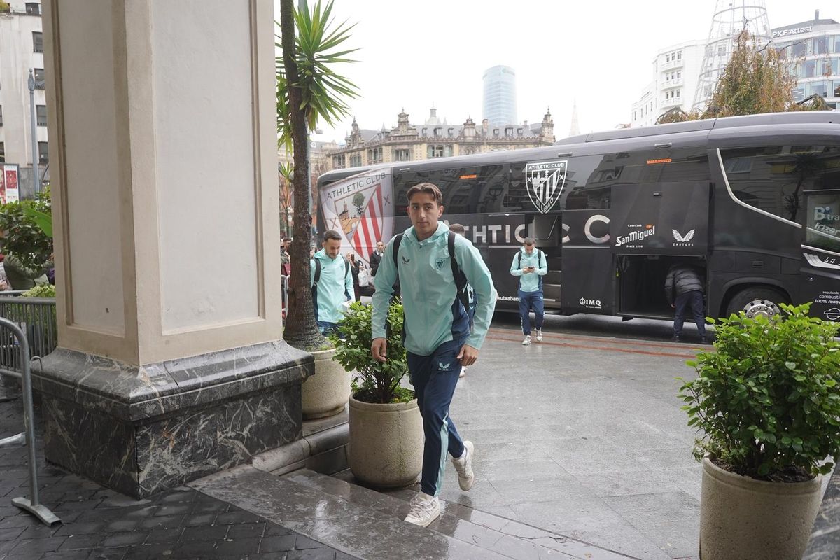 Los jugadores del Athletic llegan al hotel de concentración