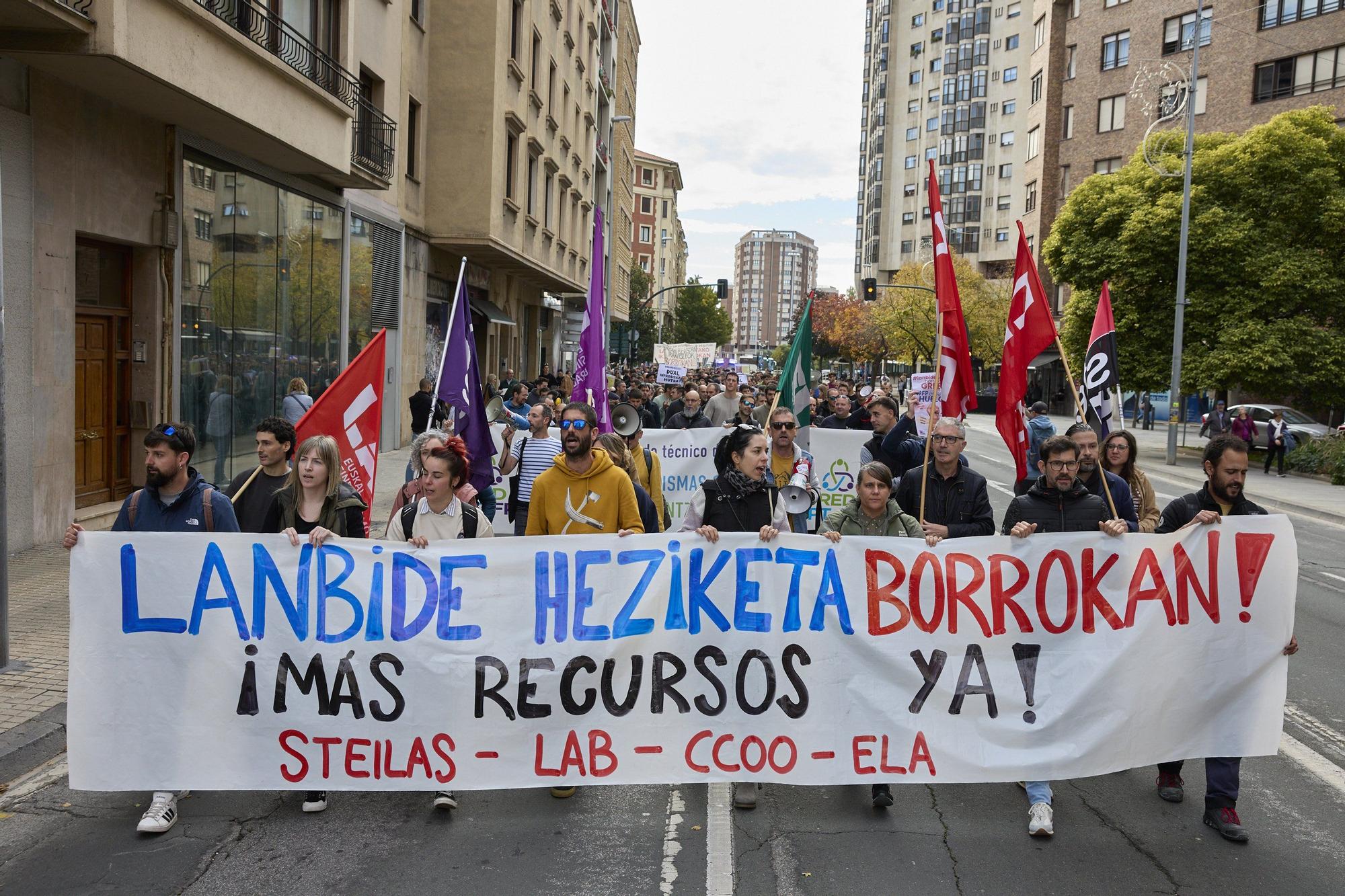 Manifestación de profesores y estudiantes de FP en Pamplona el segundo día de huelga
