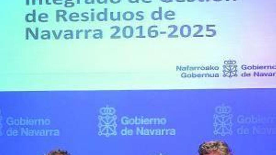 La consejera Elizalde y la directora García.