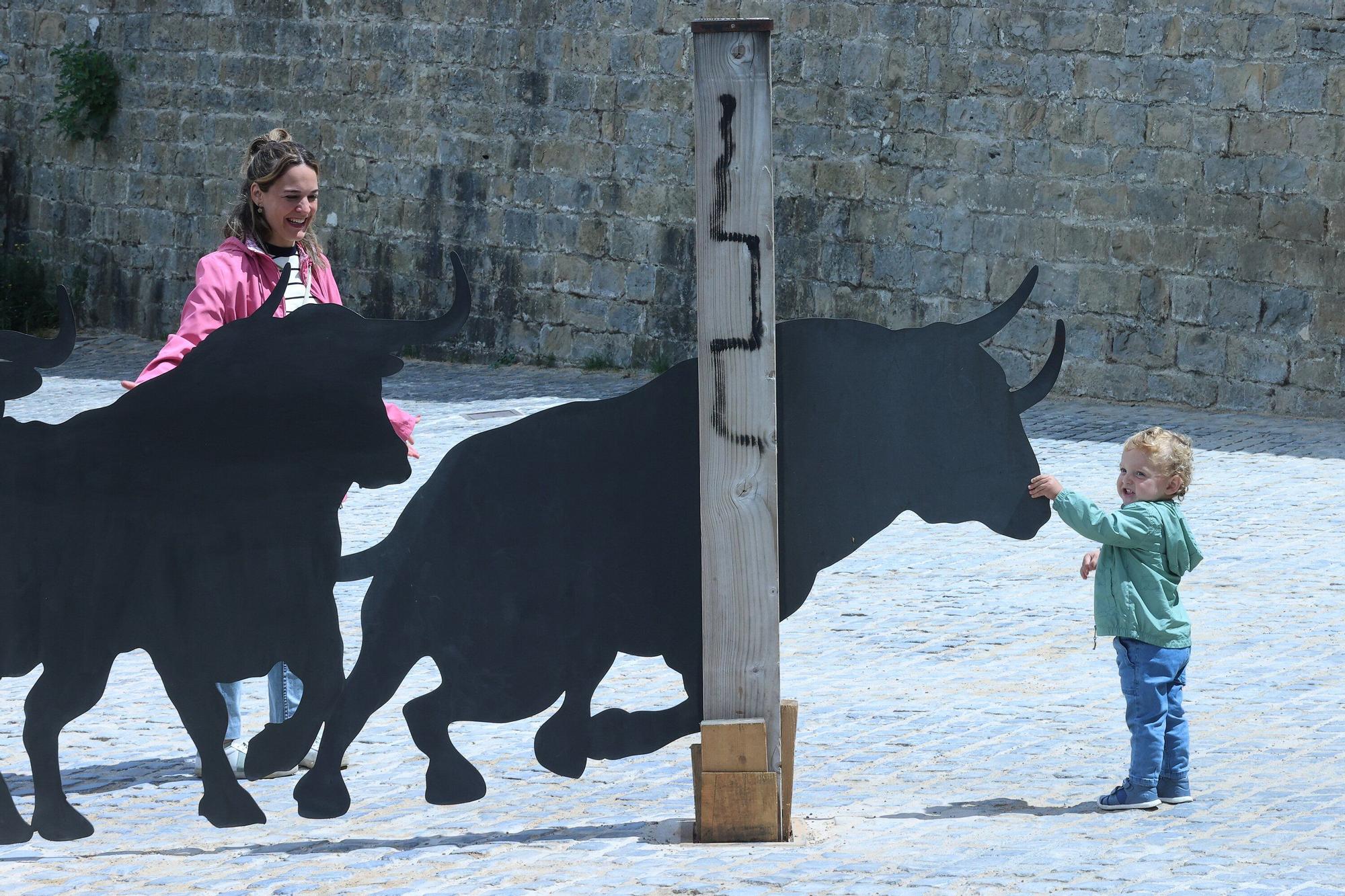 Turistas pasean por el Casco Viejo de Pamplona