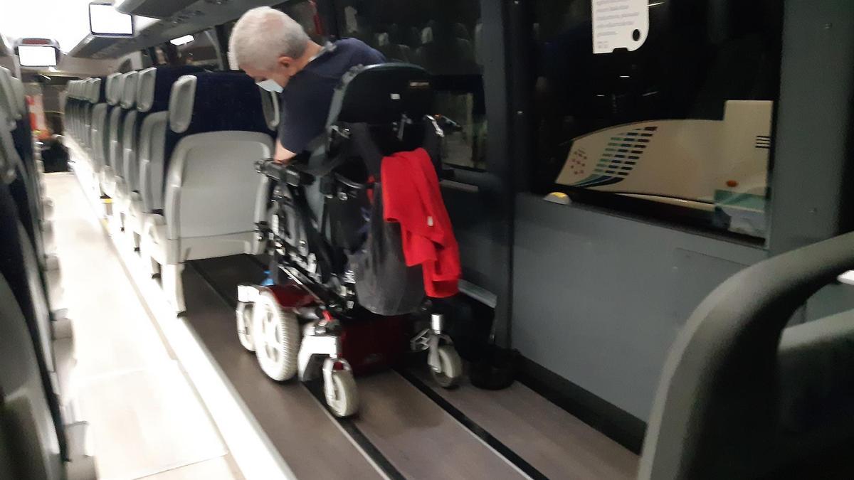 Elkartean-ek hobekuntzak eskatu ditu EAEko autobus publikoen irisgarritasunean.