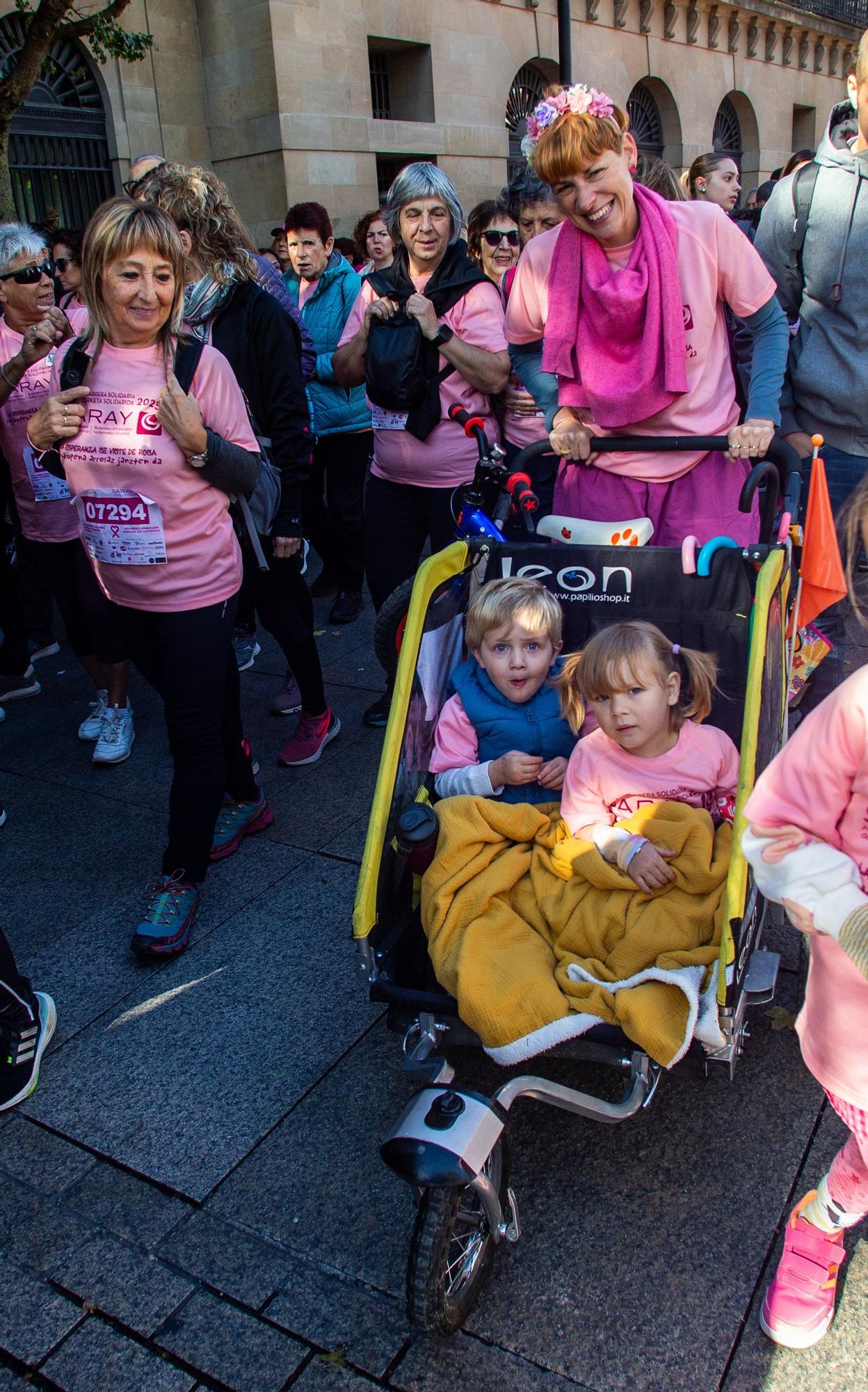 Fotos de la Carrera contra el Cáncer de Mama de Saray en Pamplona 2025