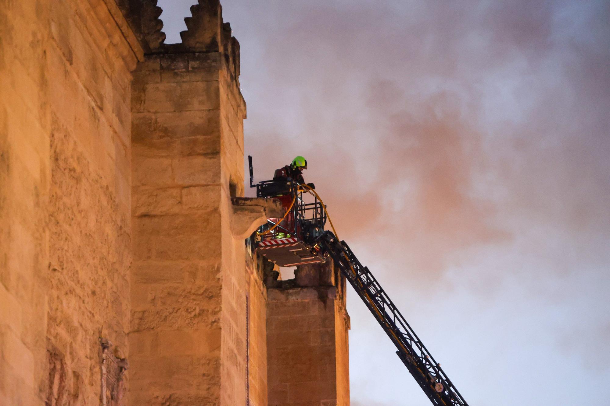 Extinguido completamente el incendio de la Mezquita de Córdoba, que abrirá este sábado