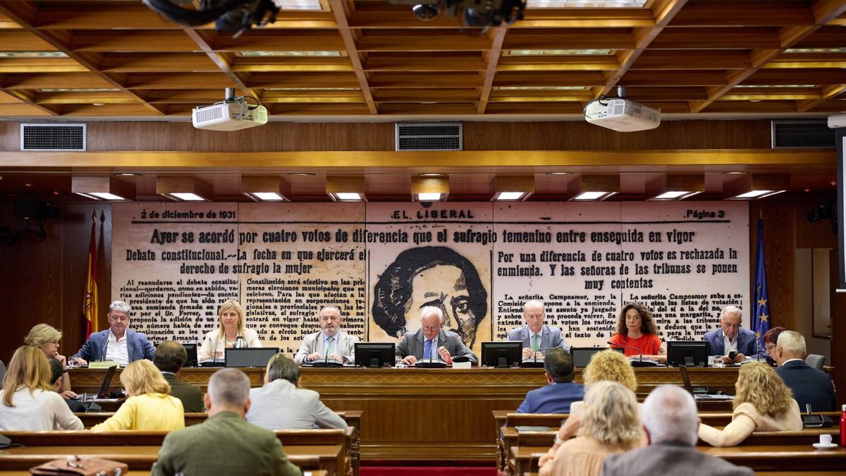 Comparecencia de Antxon Alonso (en el extremo izquierdo) en la comisión de investigación del Senado.