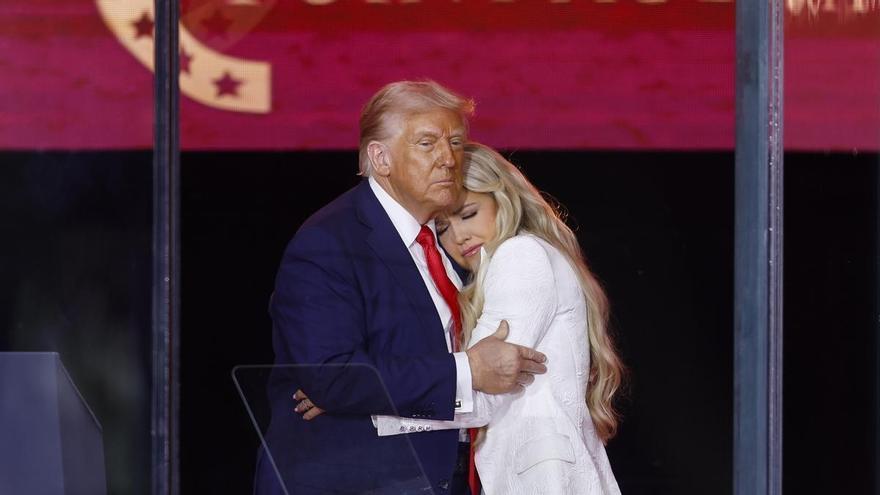 El funeral de Charlie Kirk: una multitudinaria despedida, con proclamas conservadoras y baño de masas de Trump