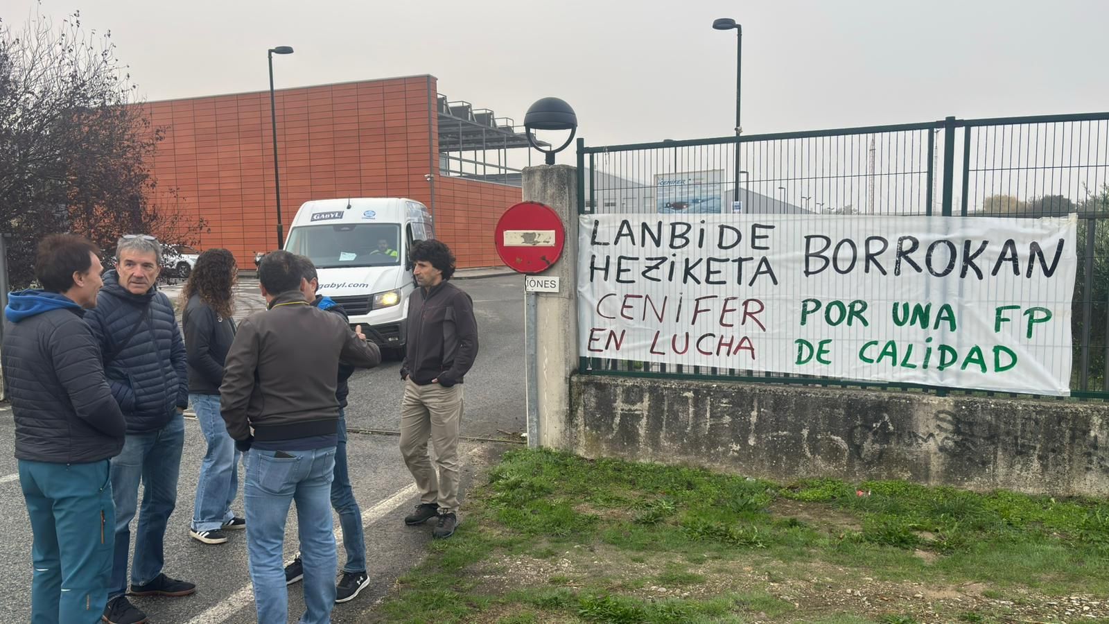 Fotos de la huelga de docentes de Formación Profesional (FP) en Navarra