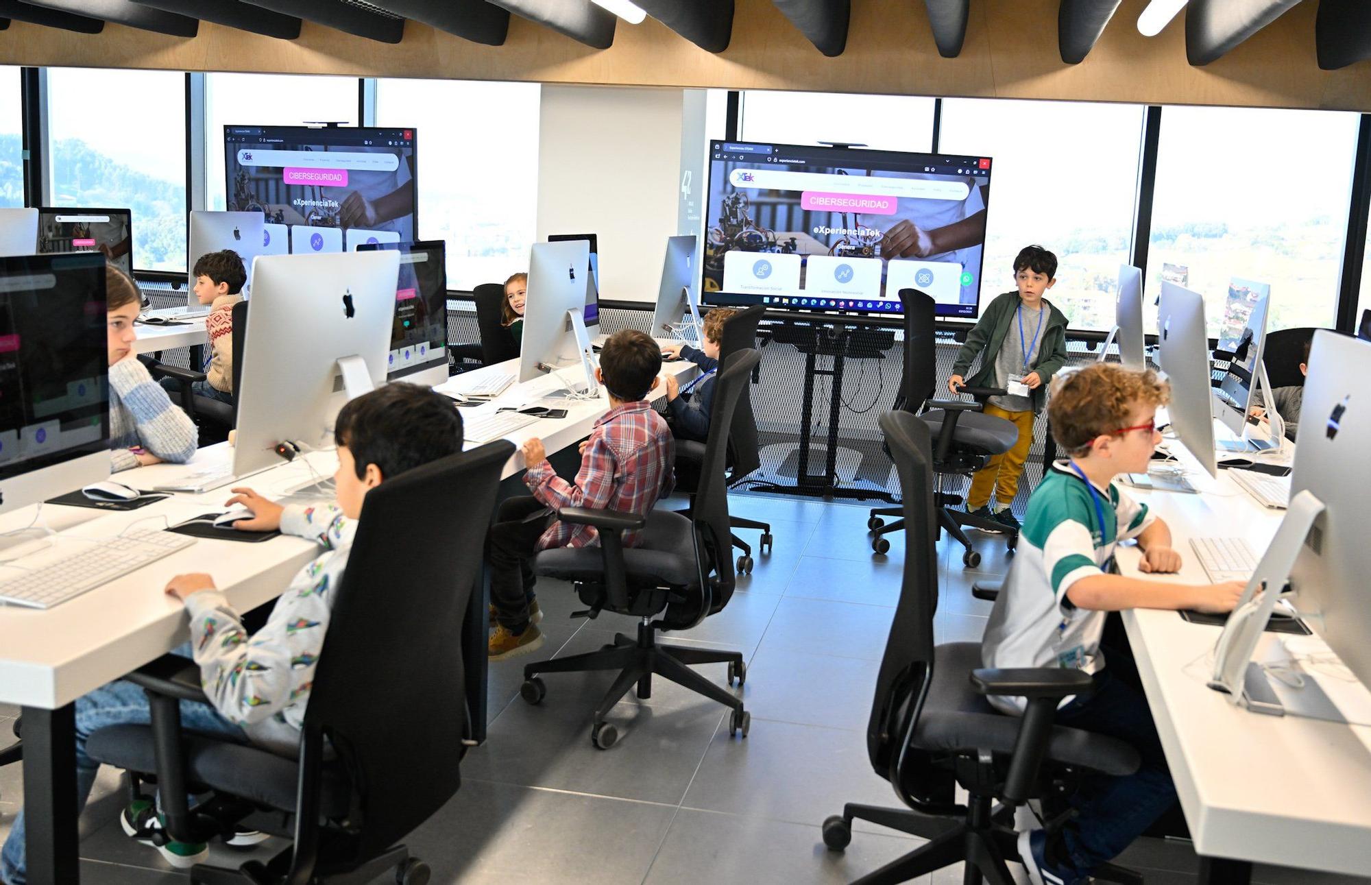 En imágenes: ‘hackeo’ al Olentzero vasco en el campus 42 Urduliz