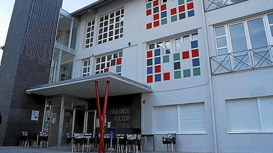 Exterior del edificio Atxulondo, donde se ubica el bar-restaurante.
