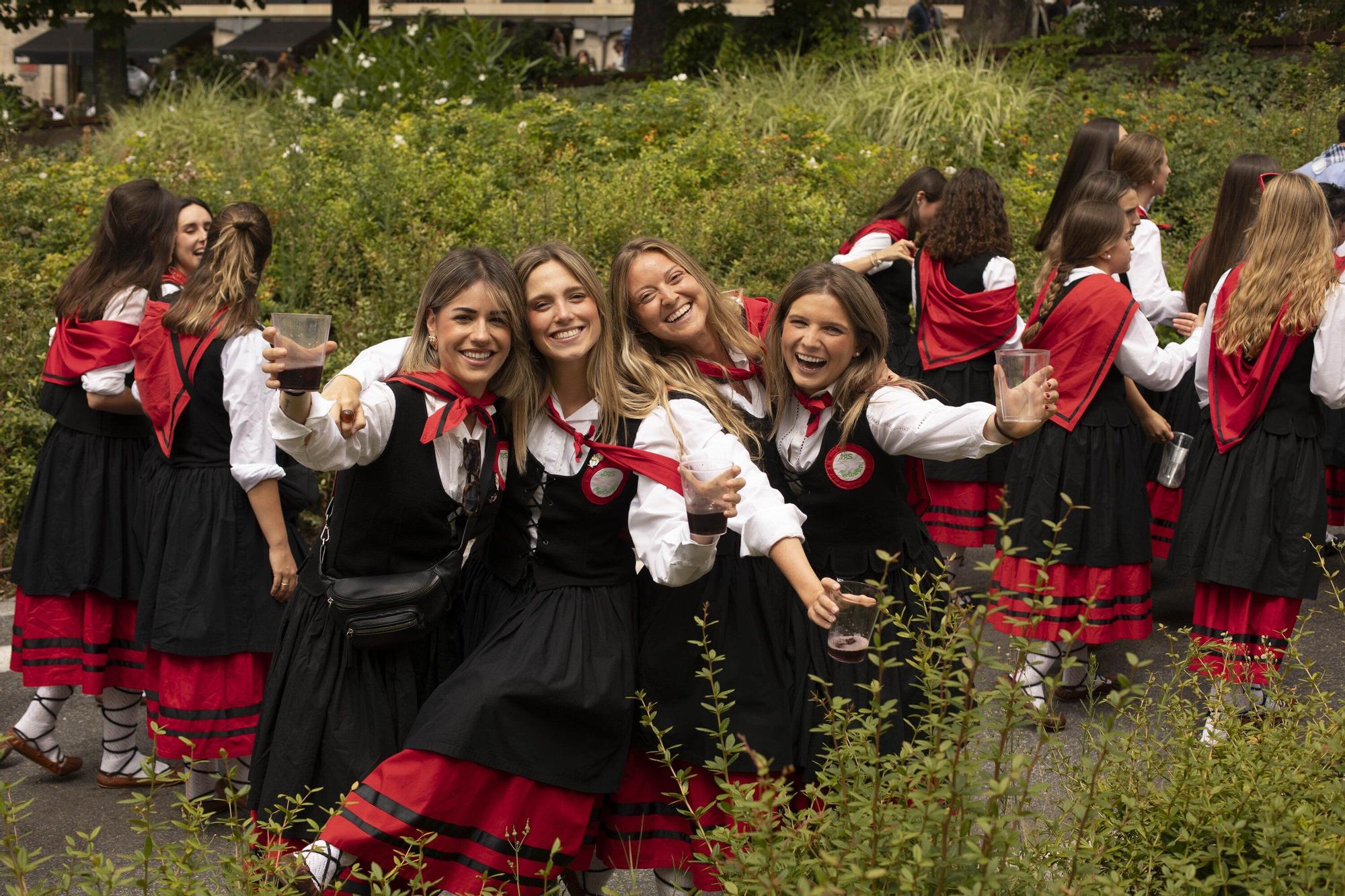 En imágenes: Blusas y neskas disfrutan de Santiago