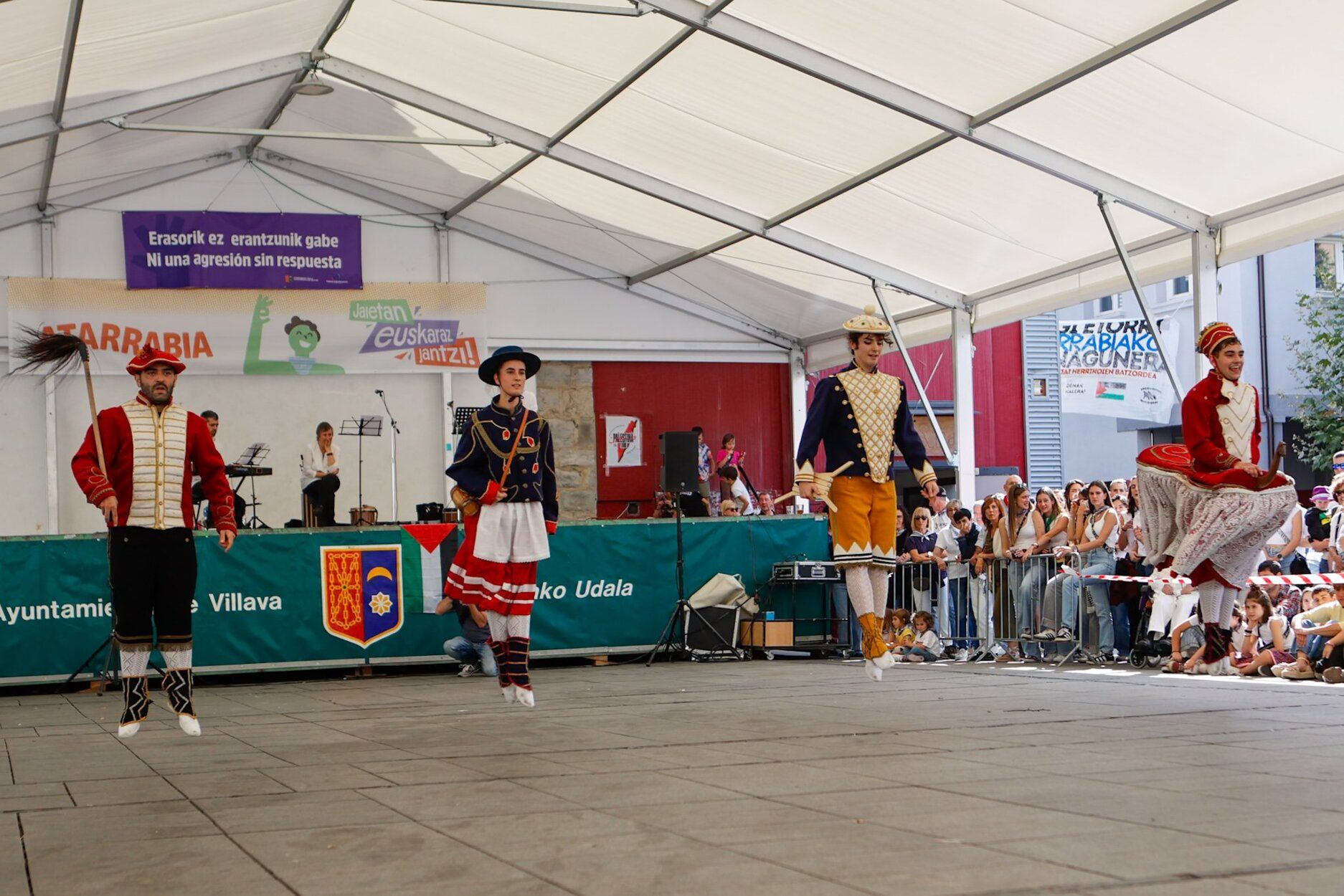 Fotos del chupinazo de fiestas de Villava-Atarrabia