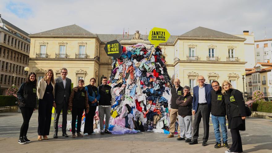 El proyecto &#039;Mucho Más de lo que Ves&#039; pone en marcha una campaña sobre residuos textiles bajo el lema “Re-Viste tu Mente”