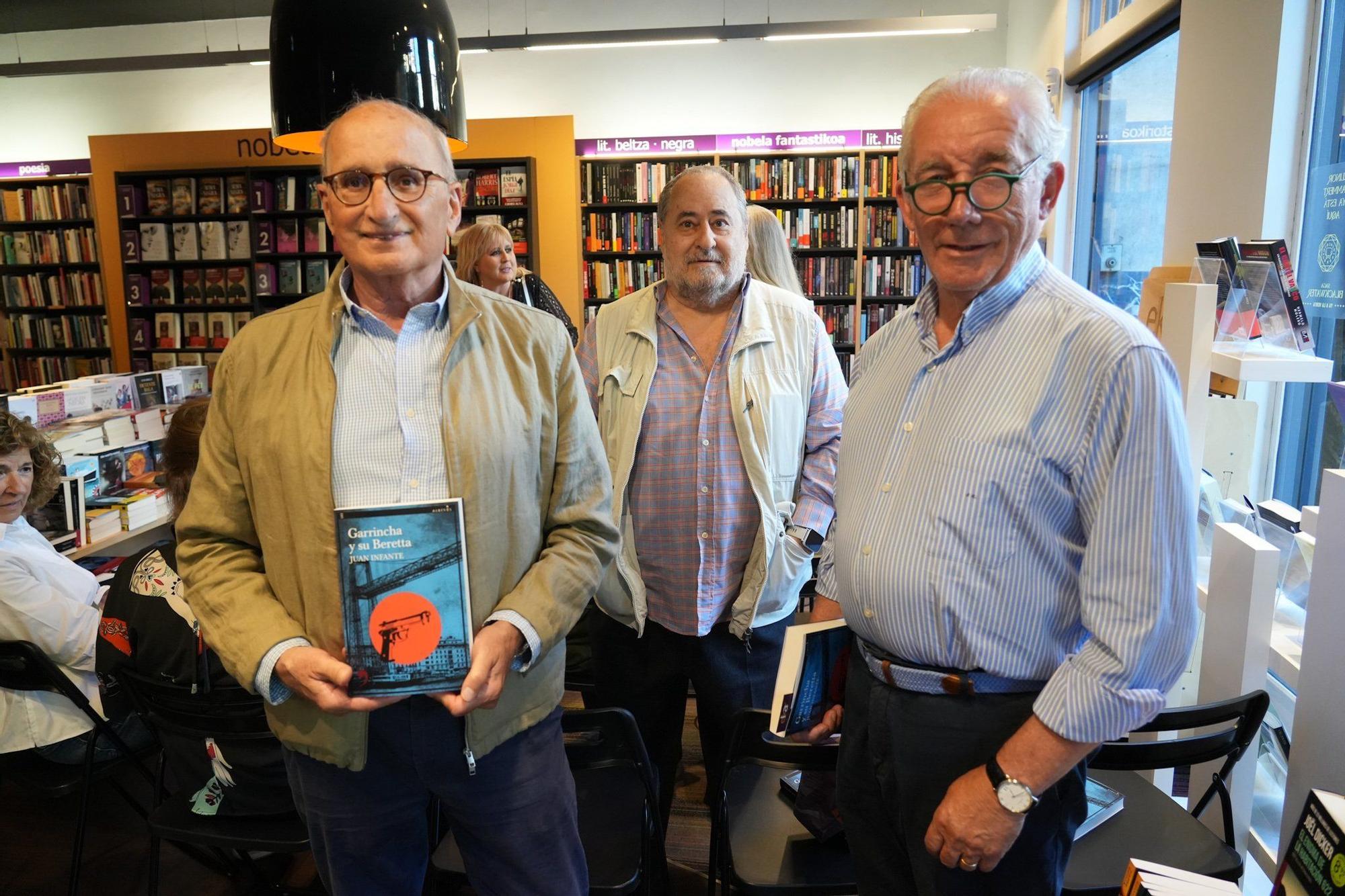 Javier López Lorente, Javier Carbajo y José Luis Cañada, seguidor confeso del detective Garrincha.