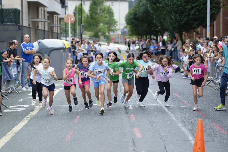 Castellers, gigantes y carrera popular en las Agorreko Santikutzak de Legazpi