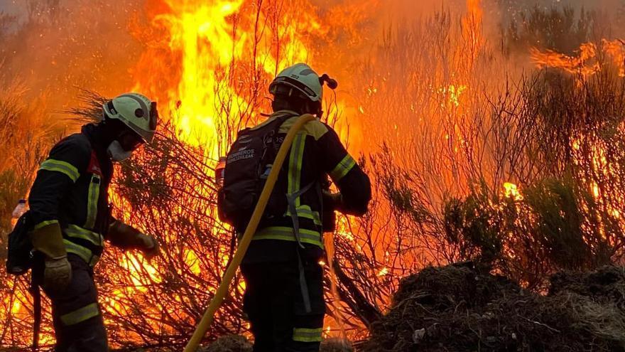 Bomberos navarros en León: “Nos estamos viendo obligados a emplear maniobras más duras y con más riesgo”