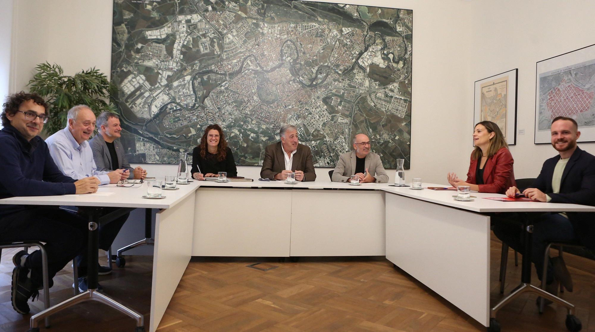 Primeros contactos en Pamplona para negociar los Presupuestos de 2026