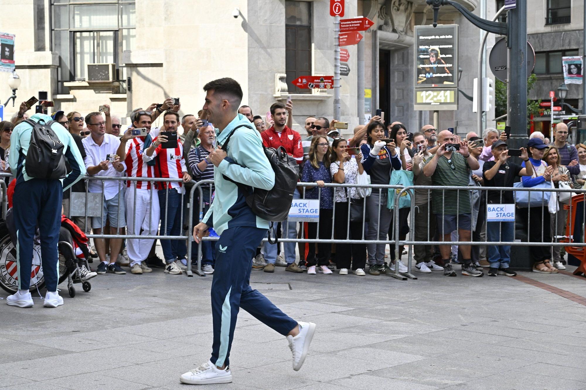 El Athletic llega al hotel Carlton