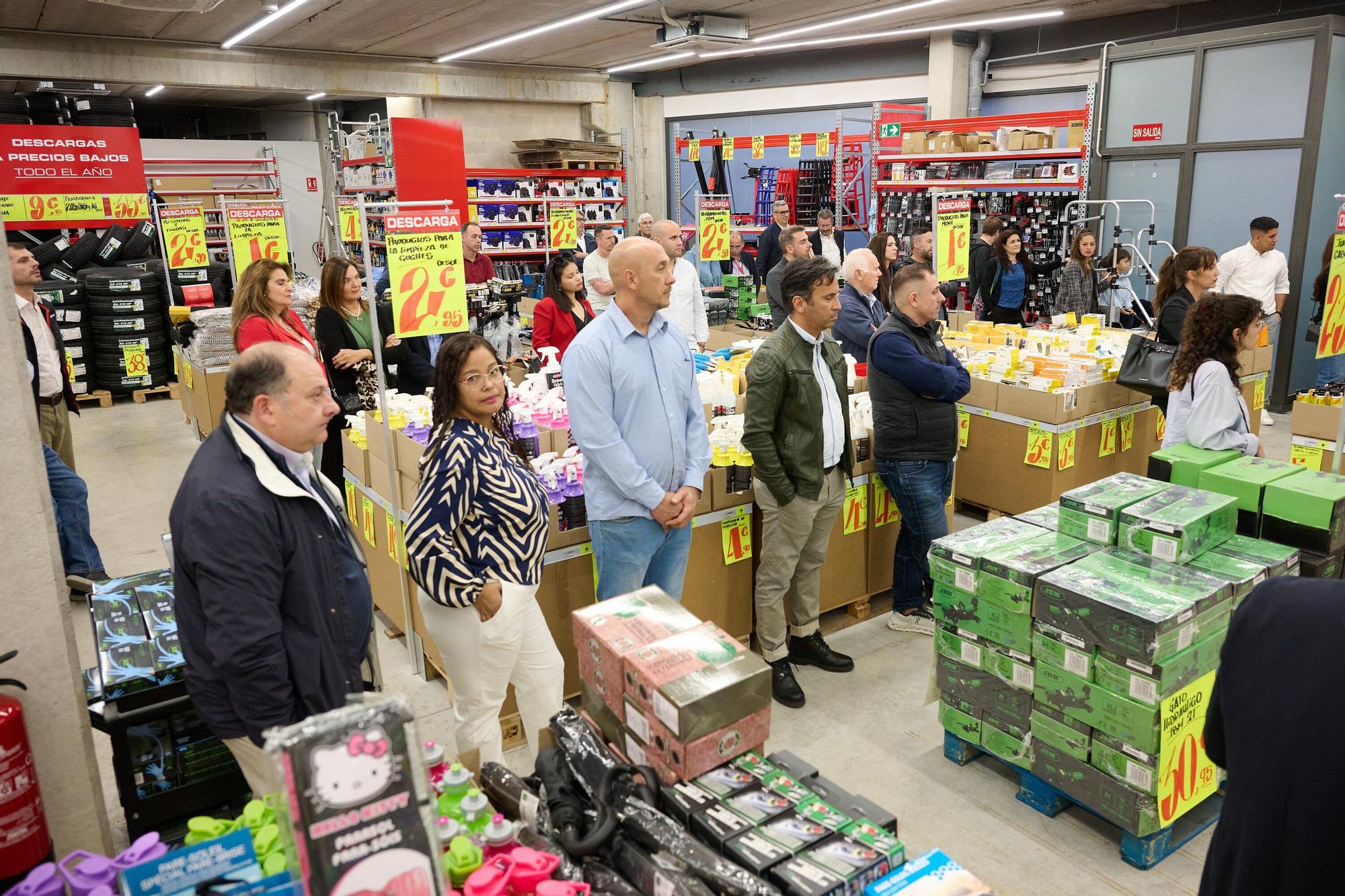 Fotos de la inauguración oficial de la nueva tienda de Carter-Cash en Pamplona