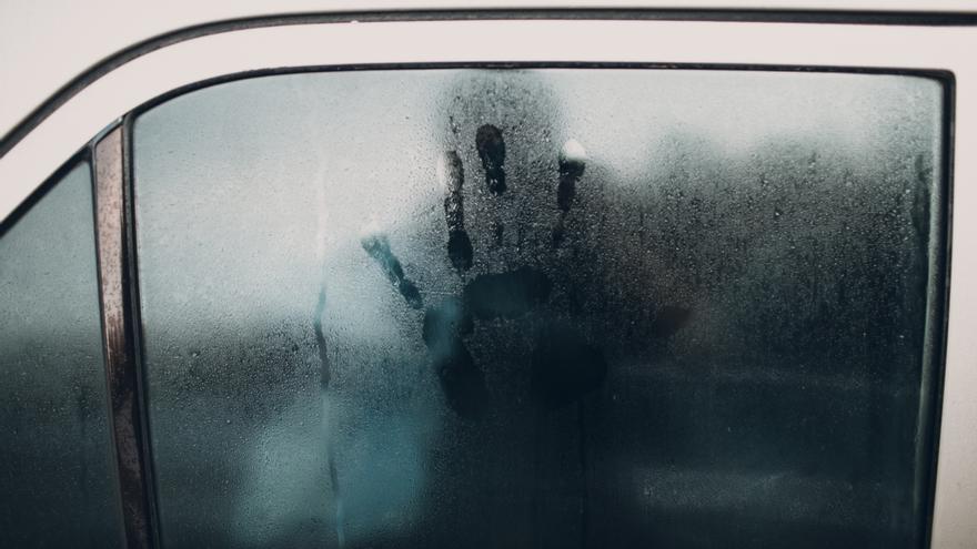 El truco definitivo para desempañar los cristales del coche en pocos segundos