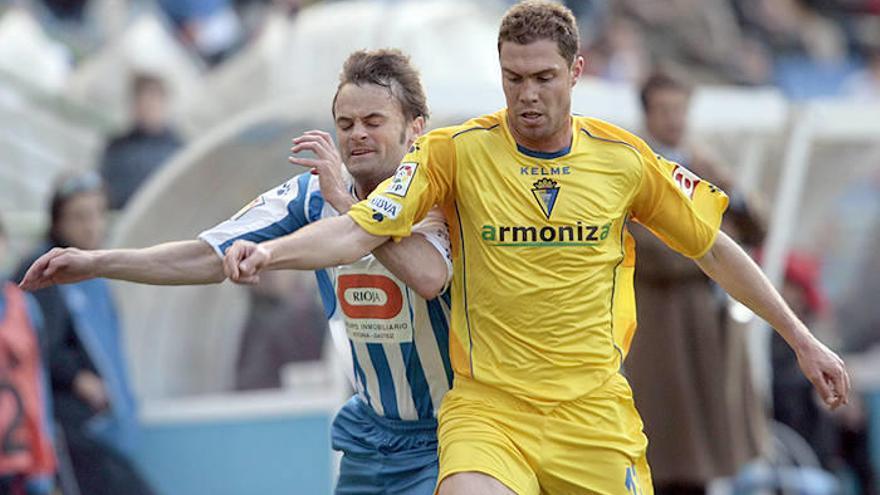 Nano (i), con el Cádiz