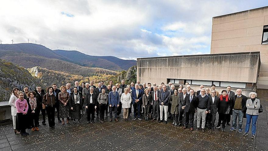 Académicos, en el pleno de Jakiunde de 2024.