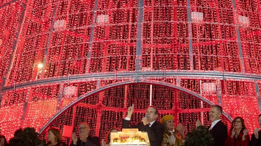 Ya es Navidad en Vigo: así ha sido el accidentado encendido de luces