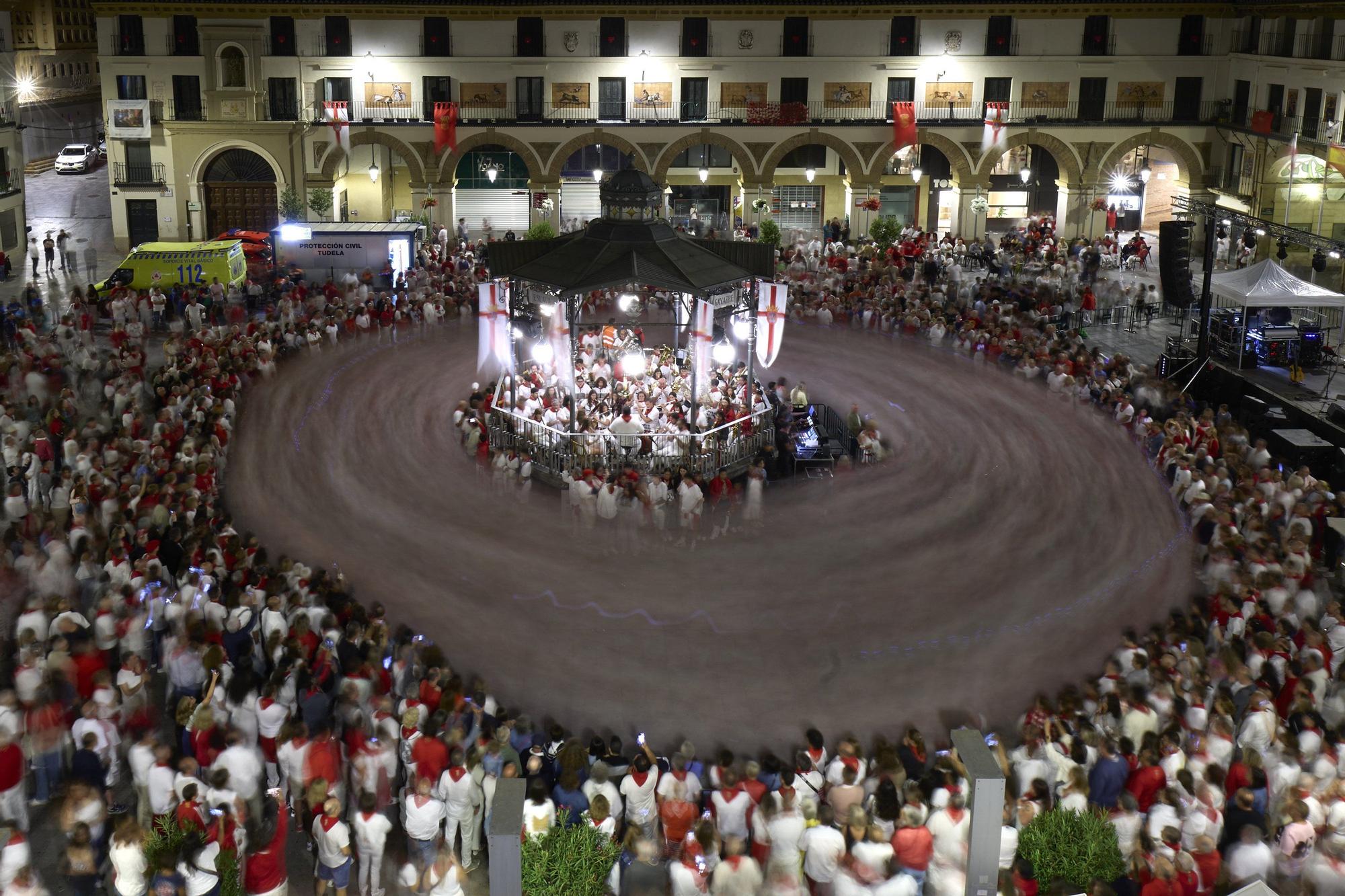 Fotos del baile de La Revoltosa en Tudela