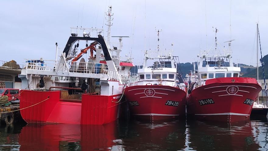 La subida de precios del gasoil golpea al sector pesquero: primeros barcos parados en Bizkaia